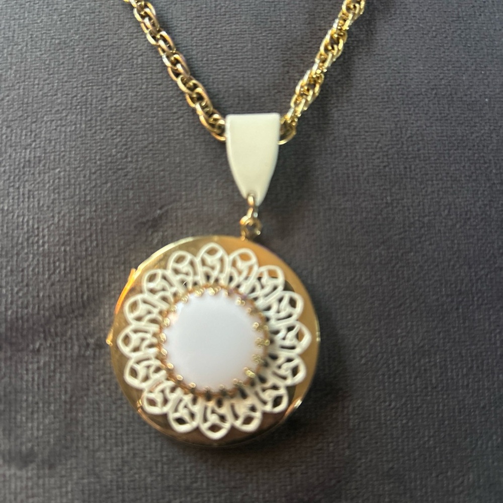 Vintage Elegant Gold Tone and White Enamel Locket Pendant Necklace 23 inch Chain